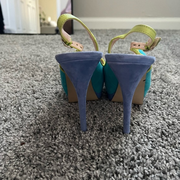 Heels - Picture 4 of 5